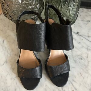 Tahari black open toe thick elastic strap size 6M.